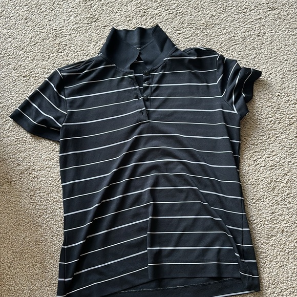 NWT or worn once Wonen’s Golf Shirt Lot size M - Picture 5 of 5